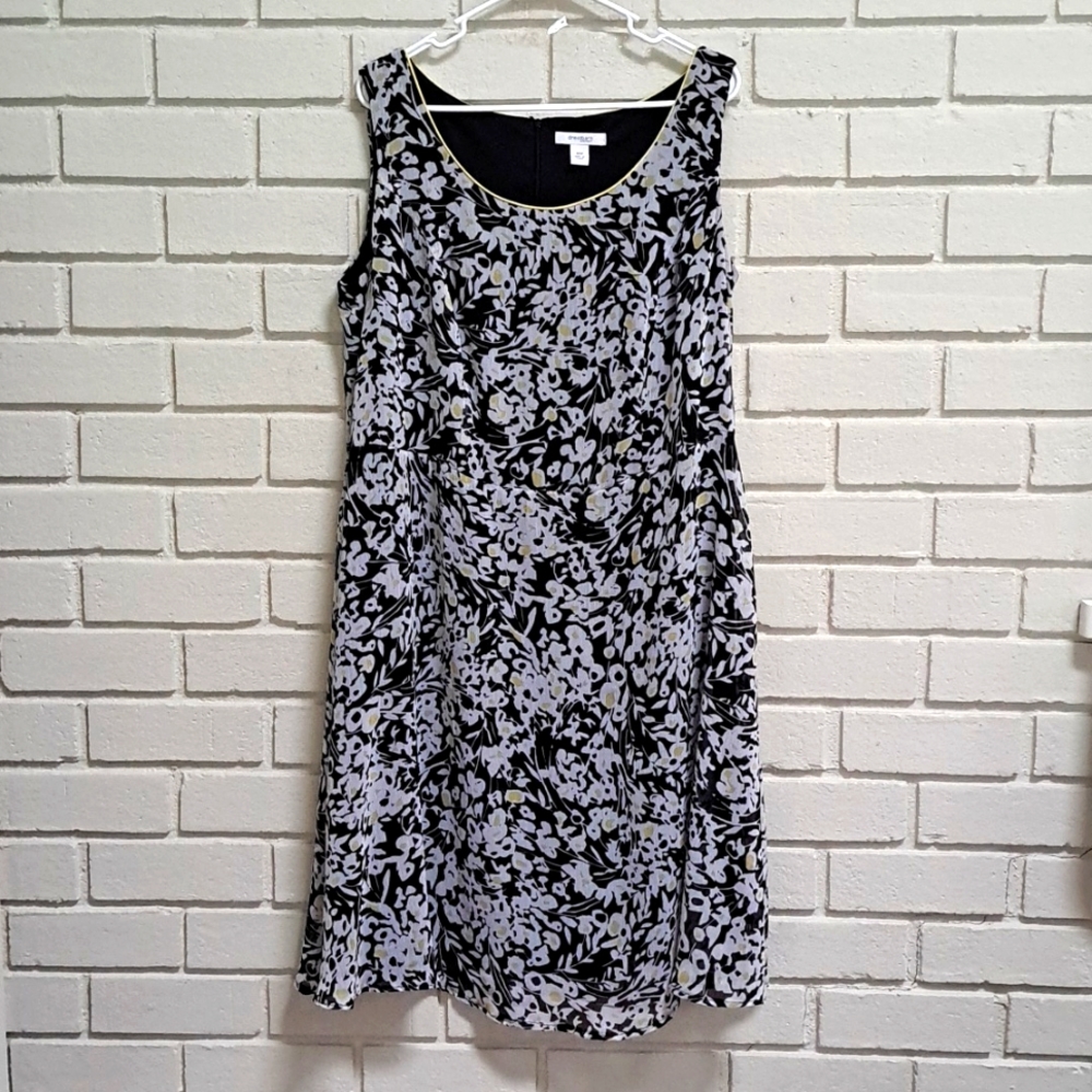Dressbarn Black Floral Sleeveless Lined Midi Dress. Size 16W